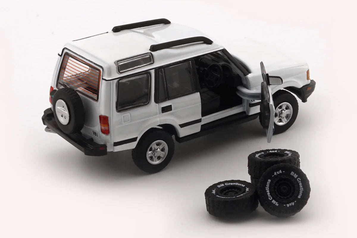 1998 Land Rover Discovery 1 with extra wheels (White)