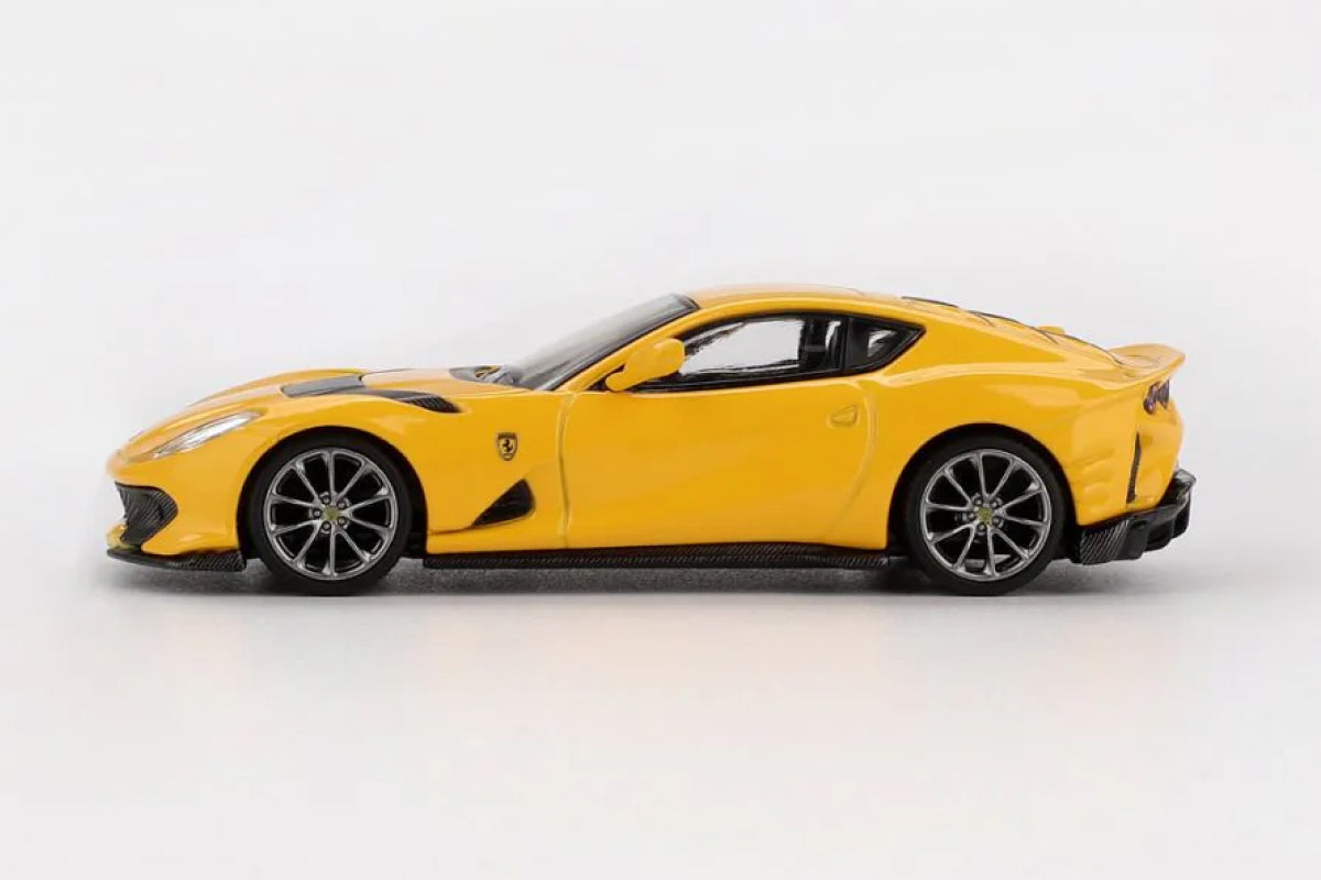 Ferrari 812 Competizione (Giallo Modena)