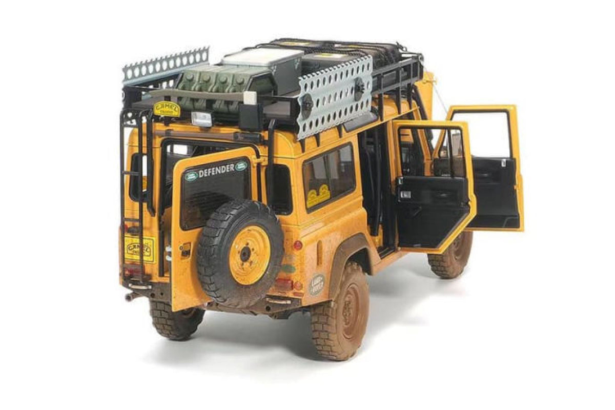 1:18 - Land Rover Defender 110 "Camel Trophy" Support Unit, Sabah-Malaysai 1993 (Dirty Version)
