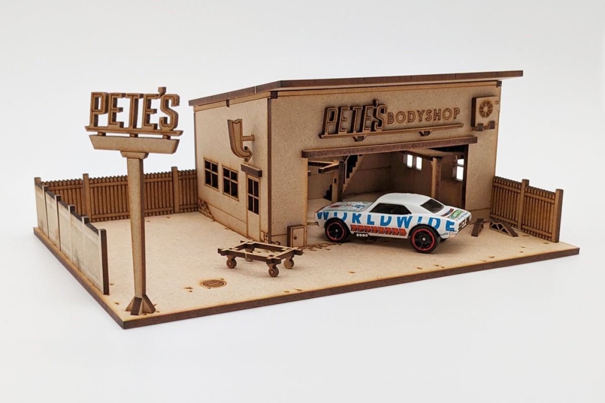 1:64 Diorama Kit - Pete's Bodyshop