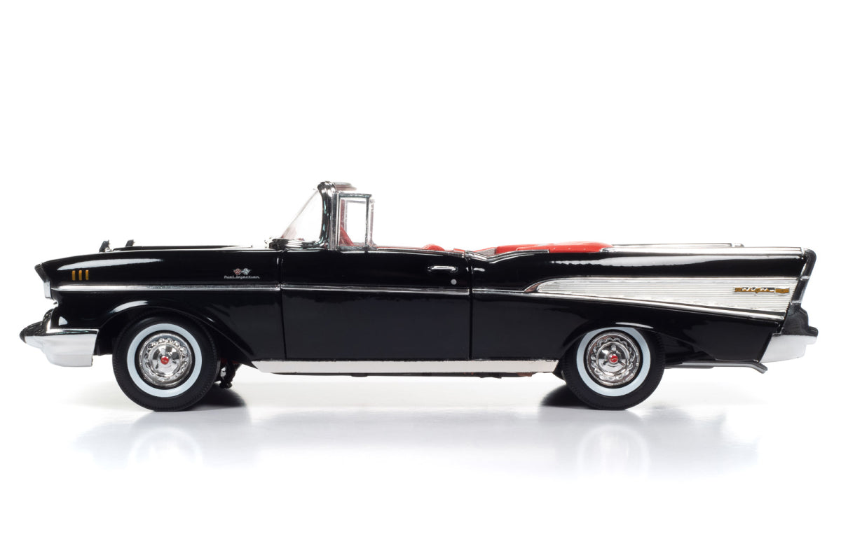 1:18 - 1957 Chevrolet Bel Air Convertible / James Bond. Dr No.