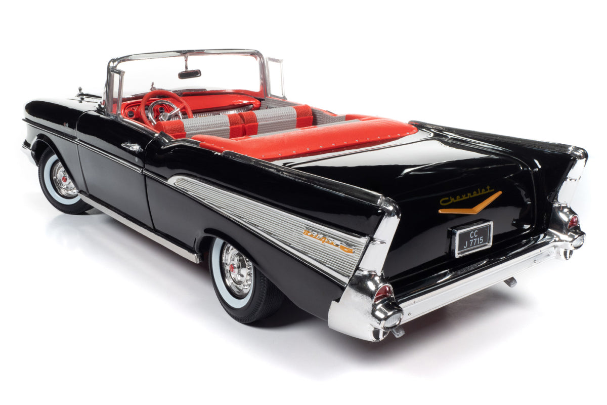 1:18 - 1957 Chevrolet Bel Air Convertible / James Bond. Dr No.