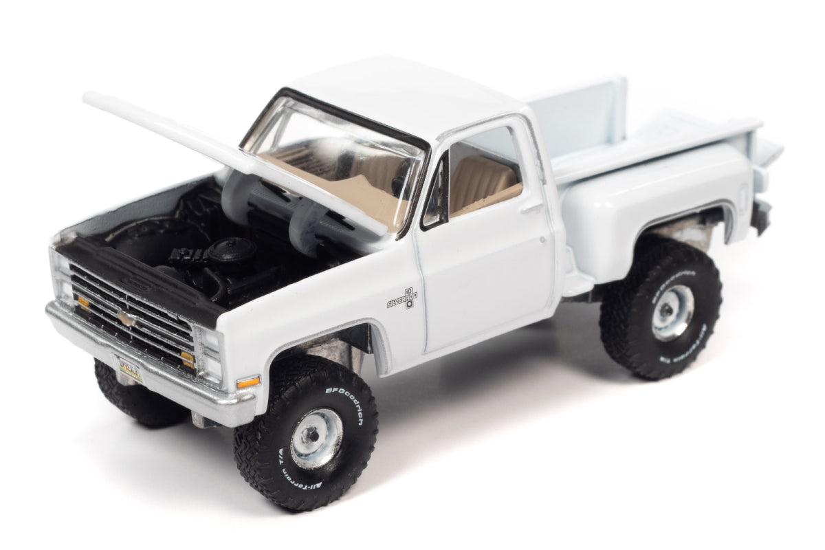 1986 Chevrolet Silverado Step Side 4x4 (White)