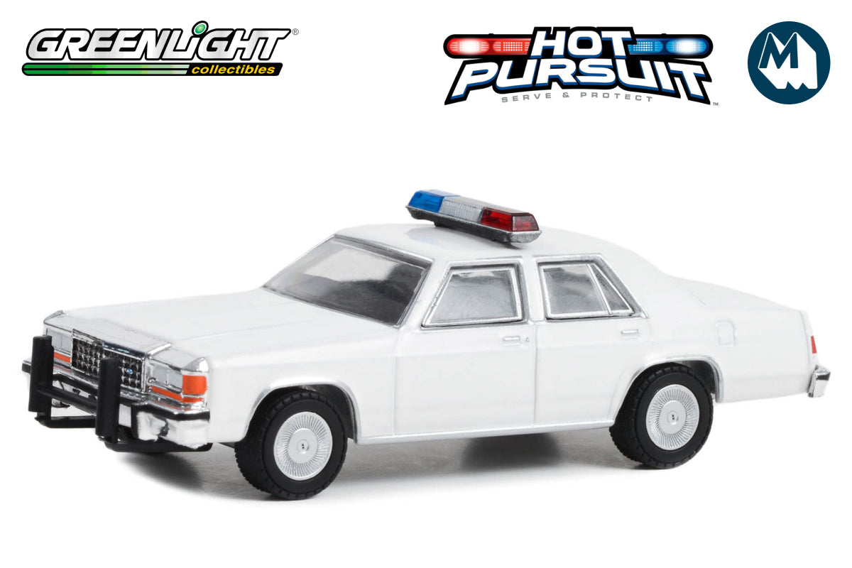 Hot Pursuit 1980-91 Ford LTD Crown Victoria with light and push bar (White)