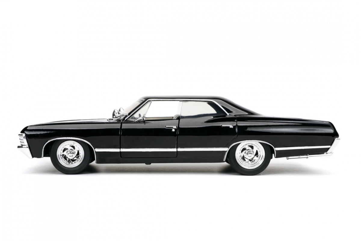 1:24 - Supernatural / 1967 Chevy Impala SS Sport Sedan with Dean Winchester Figure