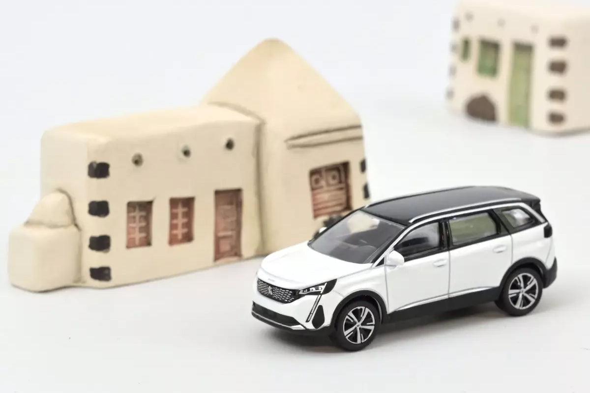 2020 Peugeot 5008 (White Metallic)