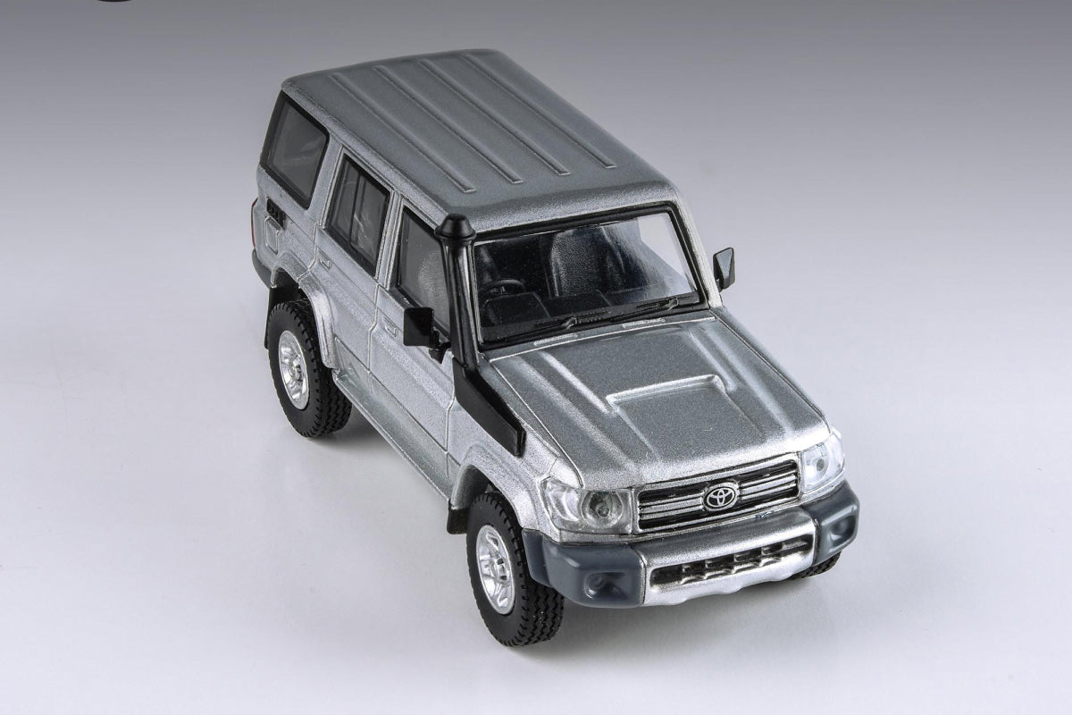 Toyota Land Cruiser 76 (Silver Pearl)