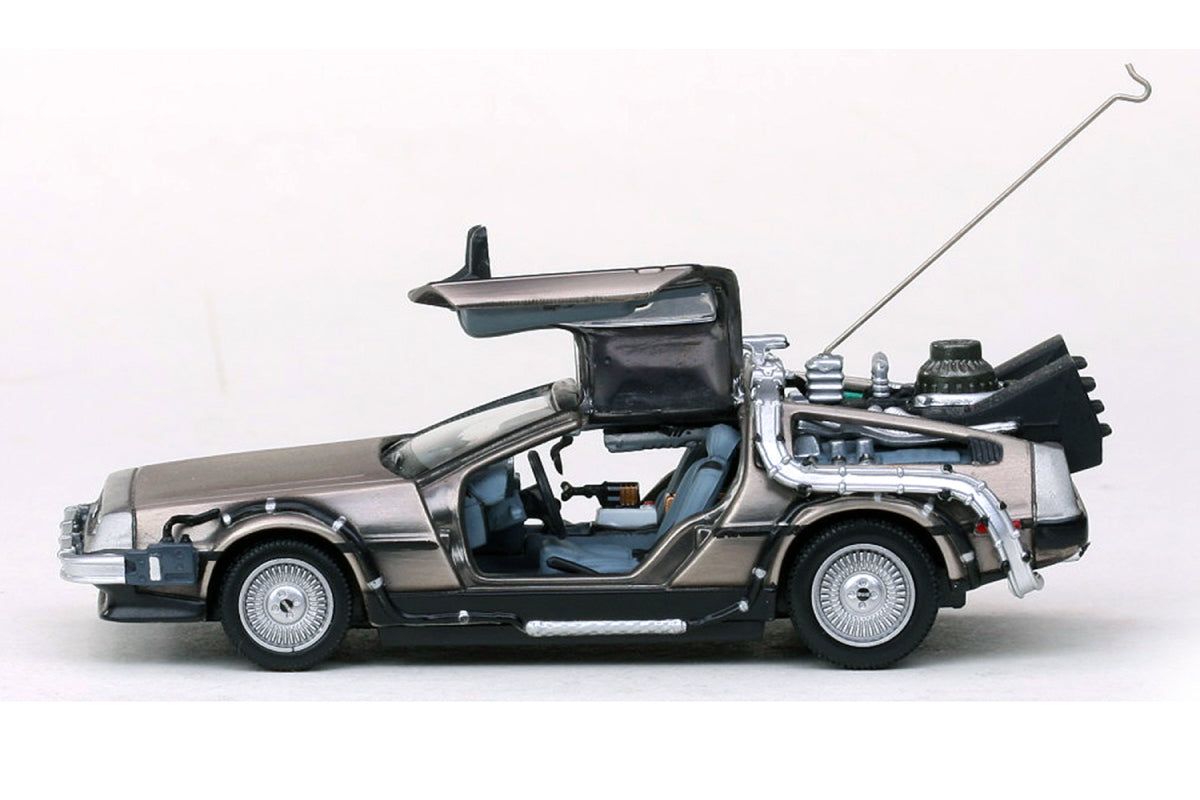 1:43 - DeLorean DMC 12 / Back to the Future Part I Time Machine