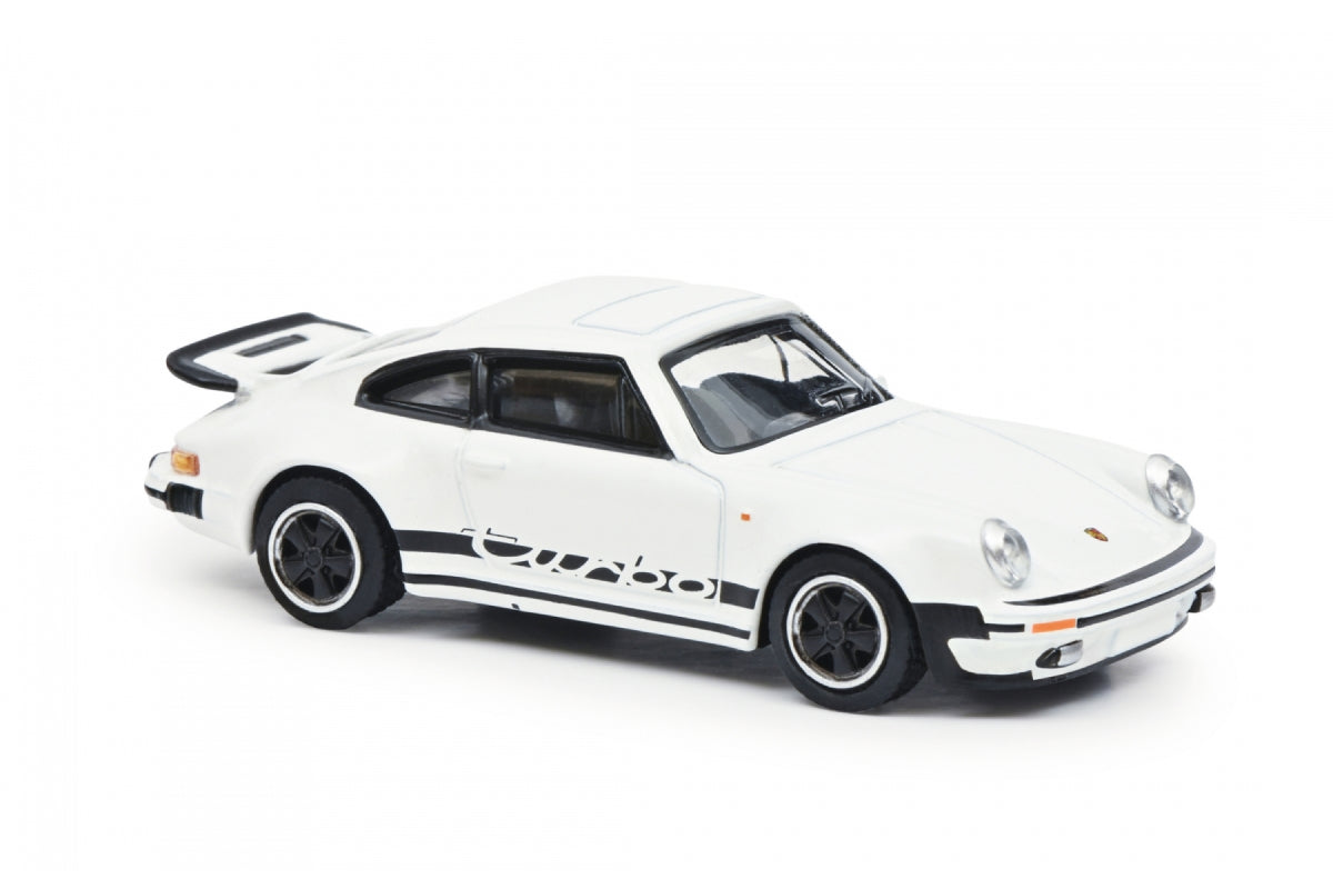 #09 - Porsche 930
