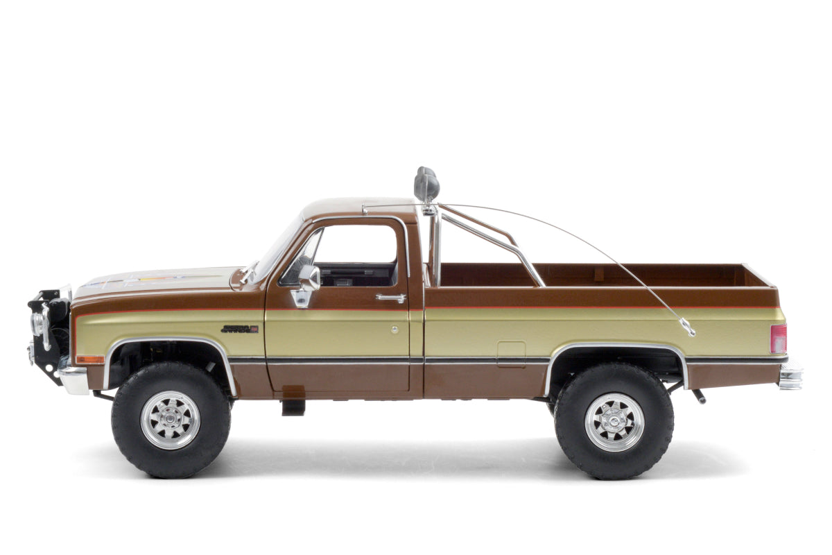 1:18 - Fall Guy Stuntman Association / 1982 GMC K-2500 Sierra Grande Wideside