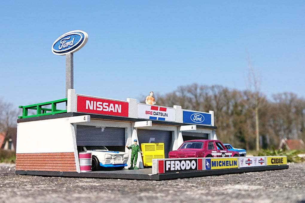 1:64 Diorama Kit - Pit Lanes 4, 5 & 6 (Ford)