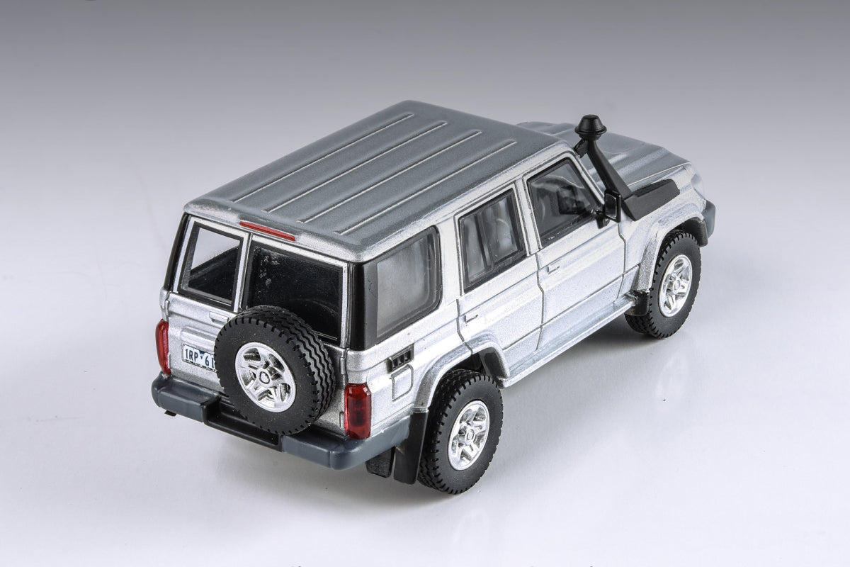 Toyota Land Cruiser 76 (Silver Pearl)