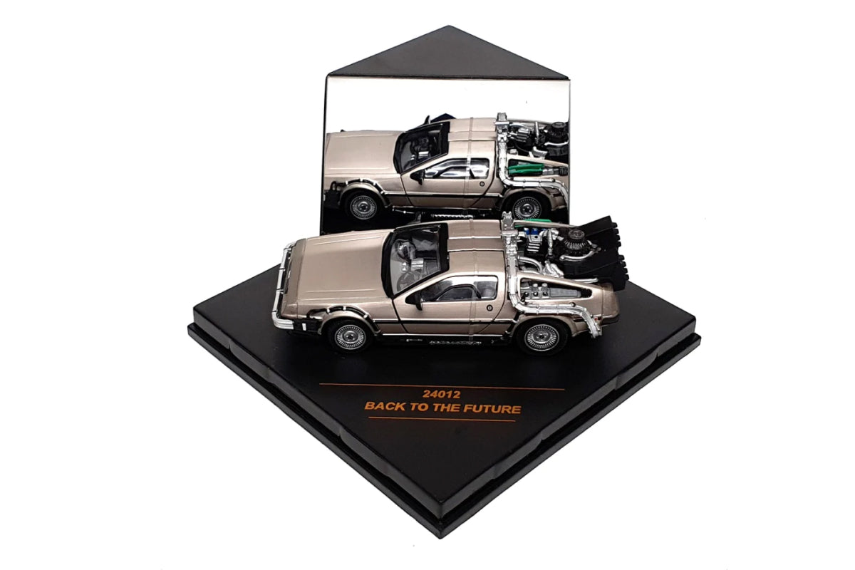 1:43 - DeLorean DMC 12 / Back to the Future Part I Time Machine