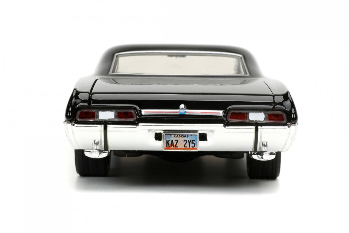 1:24 - Supernatural / 1967 Chevy Impala SS Sport Sedan with Dean Winchester Figure
