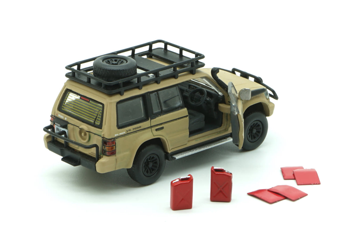 Mitsubishi Pajero 2nd Generation - Jungle Pack (Matte Ivory)