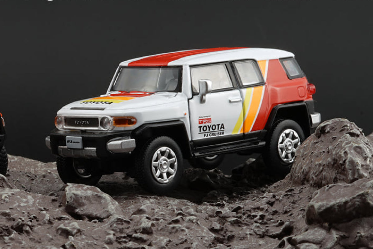 Toyota FJ Cruiser with stickers and accessories (White)