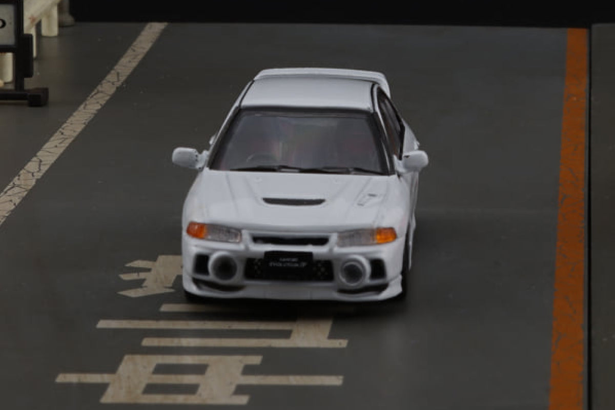Mitsubishi Lancer Evolution IV ID with figure (White)