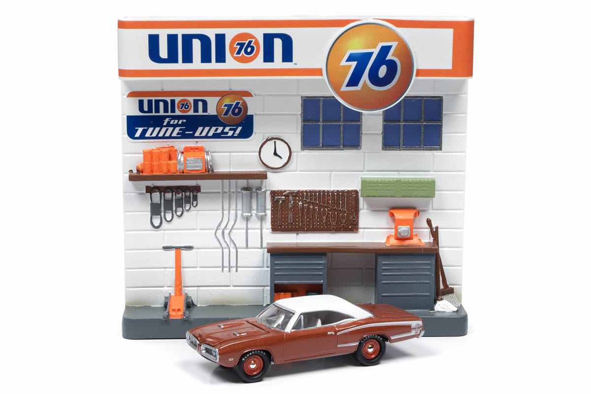 Union 76 Interior Service Station Façade / 1970 Dodge Super Bee