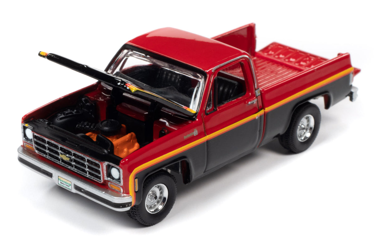 1979 Chevy C10 Scottsdale sport (Red & Black)