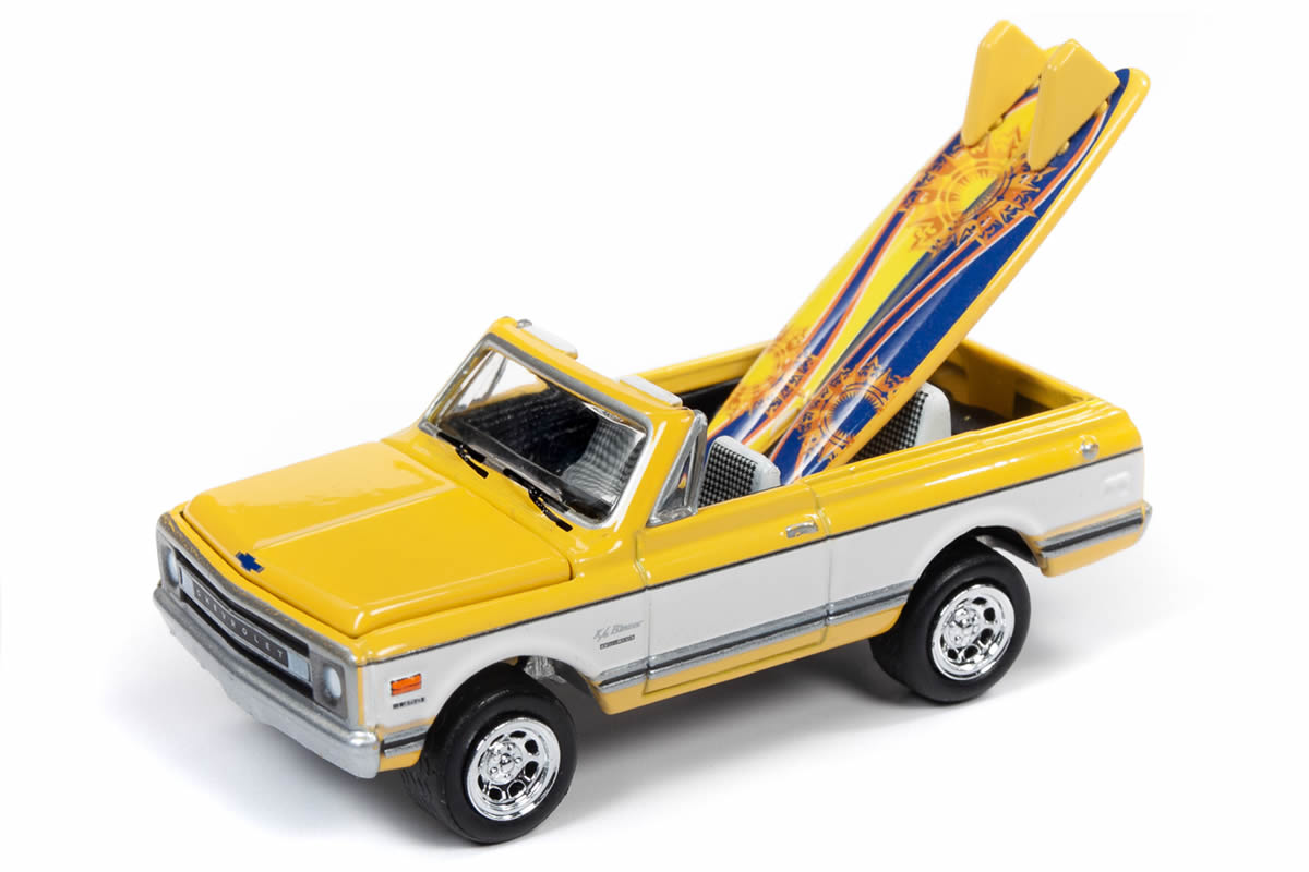Surf Shop / 1970 Chevy Blazer
