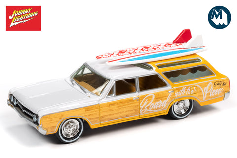 1964 Oldsmobile Vista Cruiser - Surfing the sunrise yellow with wood paneling