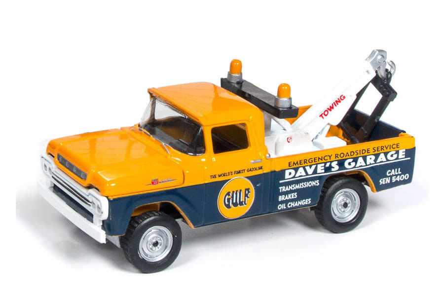 Gulf Service Station Diorama / 1959 Ford F250 Tow Truck