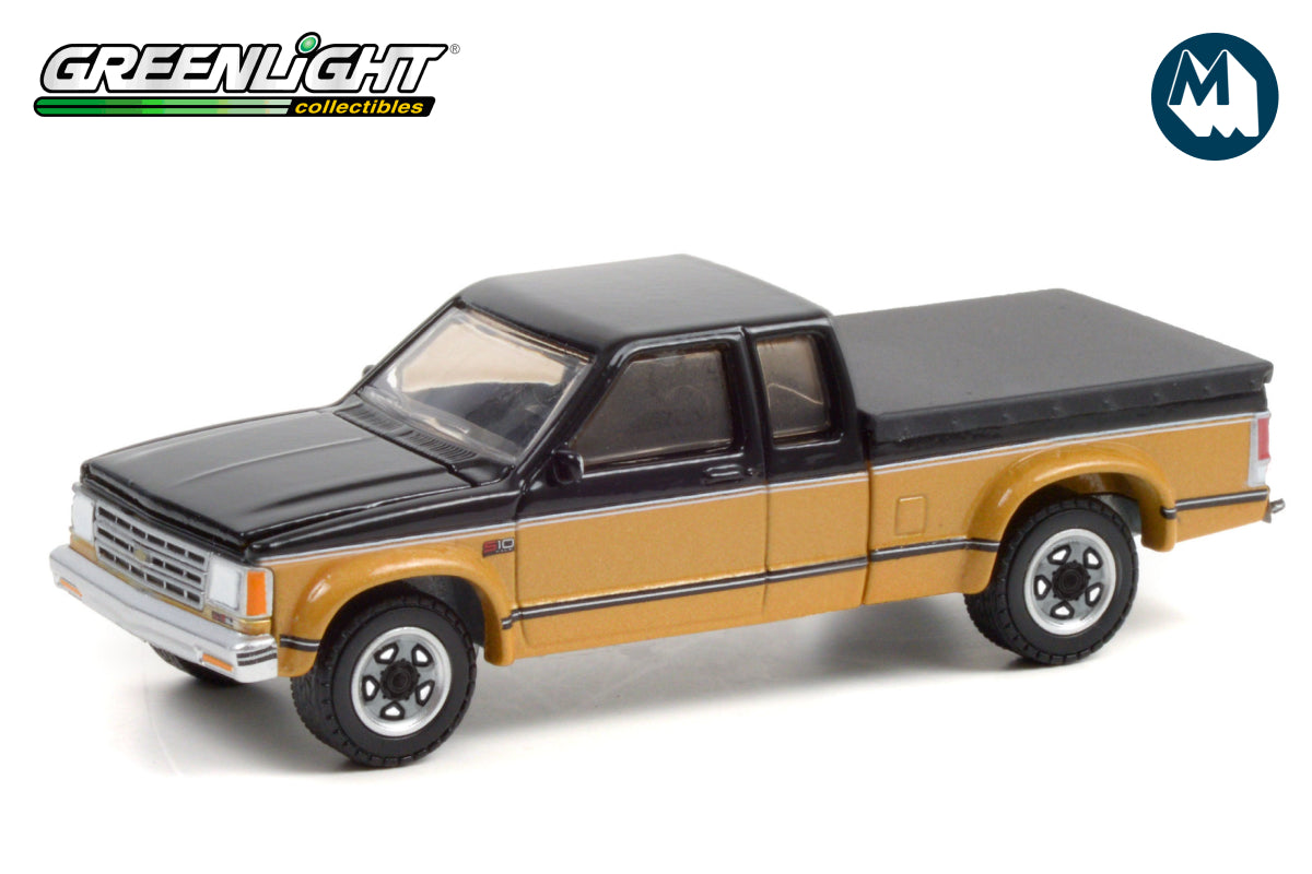 1990 Chevrolet S10 Tahoe with Tonneau Cover