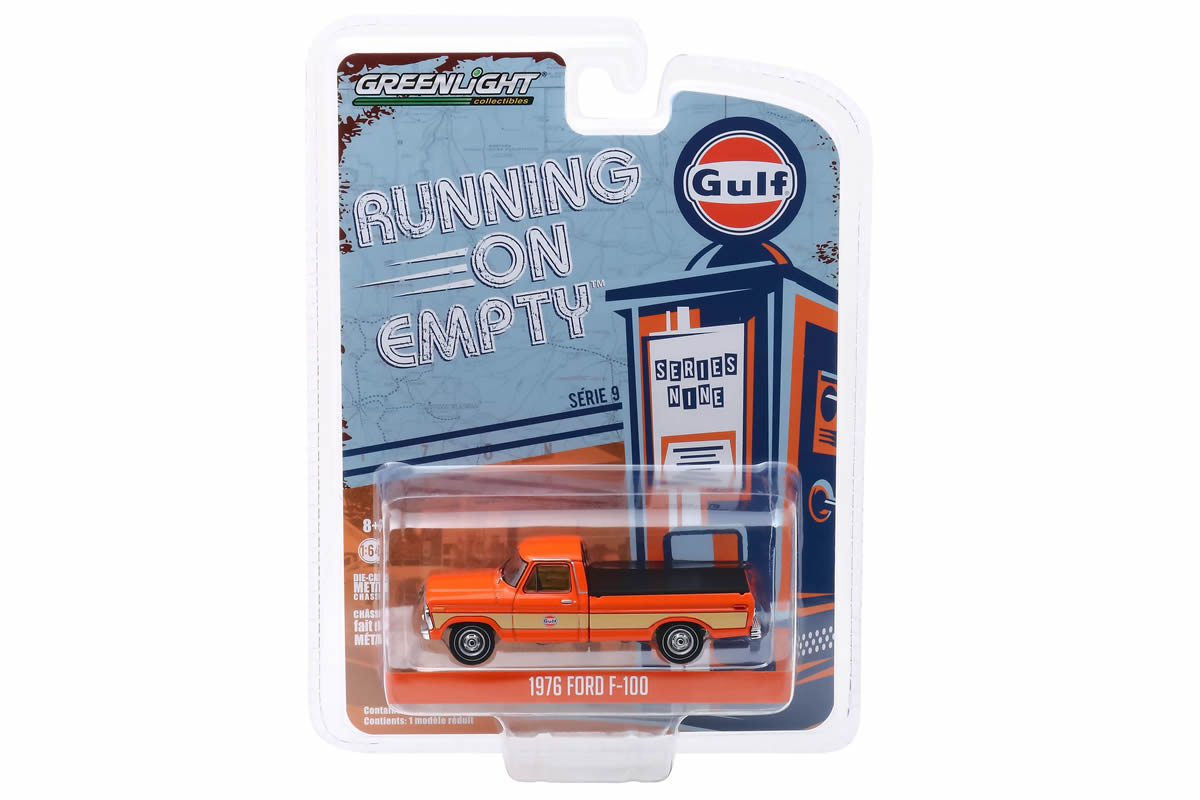 1976 Ford F-100 with Bed Cover / Gulf Oil