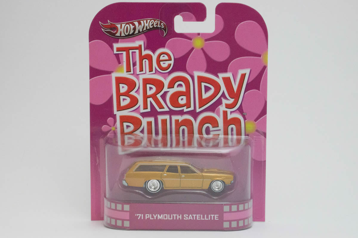 Hot Wheels Retro Entertainment 2013 Mix 4 / Brady Bunch - 1971 Plymouth Satellite