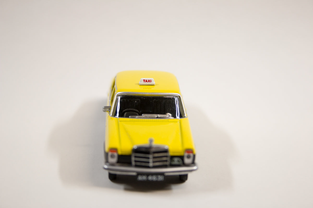 Mercedes-Benz 200D Hong Kong Taxi (Hong Kong Limited Edition)