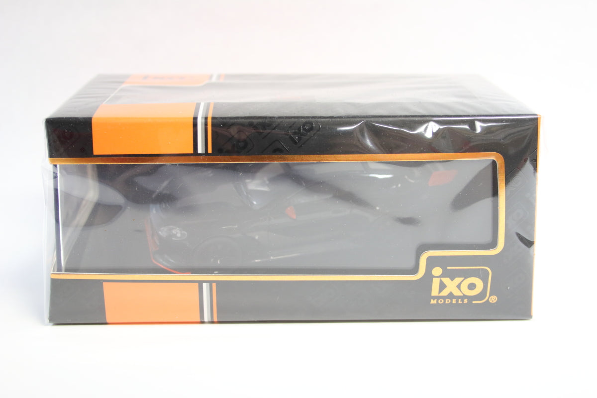 1:43 - Aston Martin Vantage GT12 2015