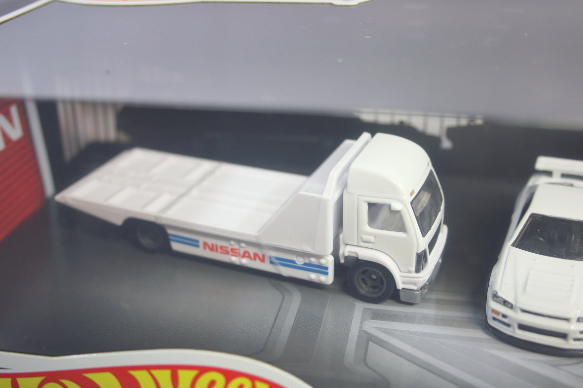 Hot Wheels Premium Collector Set - Nissan
