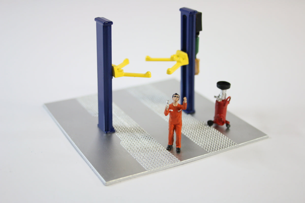 1:64 American Diorama 2 Post Lift Set in Blue (AD-38376)