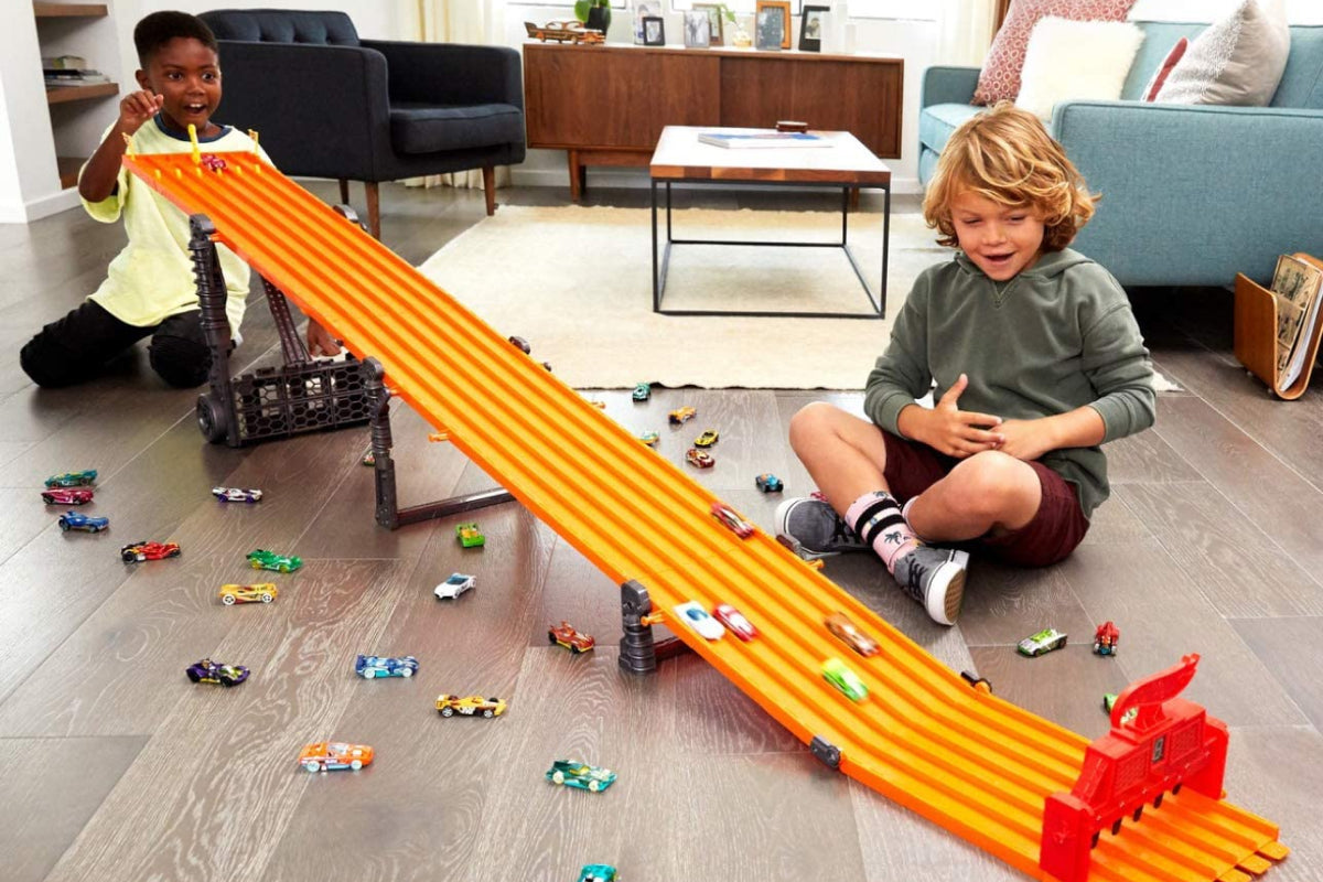 Hot Wheels Super 6-Lane Raceway