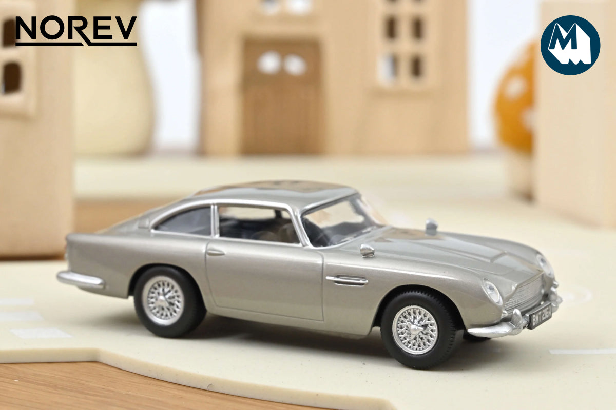 1:43 - 1963 Aston Martin DB5 (Silver Birch) / James Bond