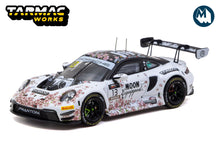 [Pre-Order] Porsche 911 GT3 R + trading cards - Suzuka 1000km, Intercontinental GT Challenge 2025, Phantom Global Racing, Sun Jingzu / Adderly Fong / Nico Menzel