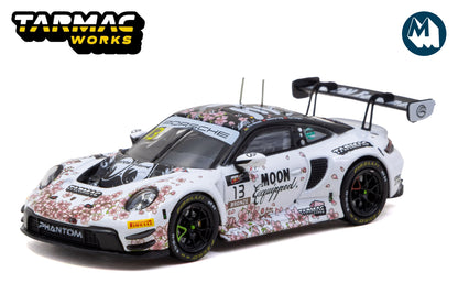 [Pre-Order] Porsche 911 GT3 R + trading cards - Suzuka 1000km, Intercontinental GT Challenge 2025, Phantom Global Racing, Sun Jingzu / Adderly Fong / Nico Menzel