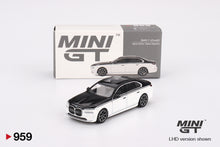 #959 - BMW i7 xDrive60 (Alpine White / Black Sapphire)