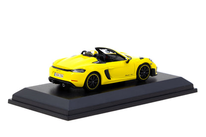 Porsche 718 Spyder RS (Racing Yellow)