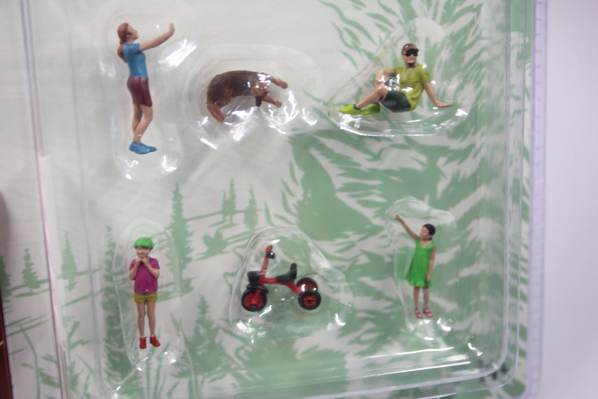 1:64 American Diorama Family Adventure (AD-76513)