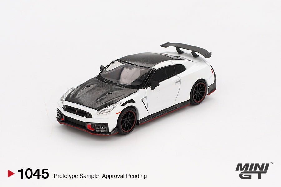 1045 - Nissan GT-R Nismo 2024 Brilliant (White Pearl) – Modelmatic
