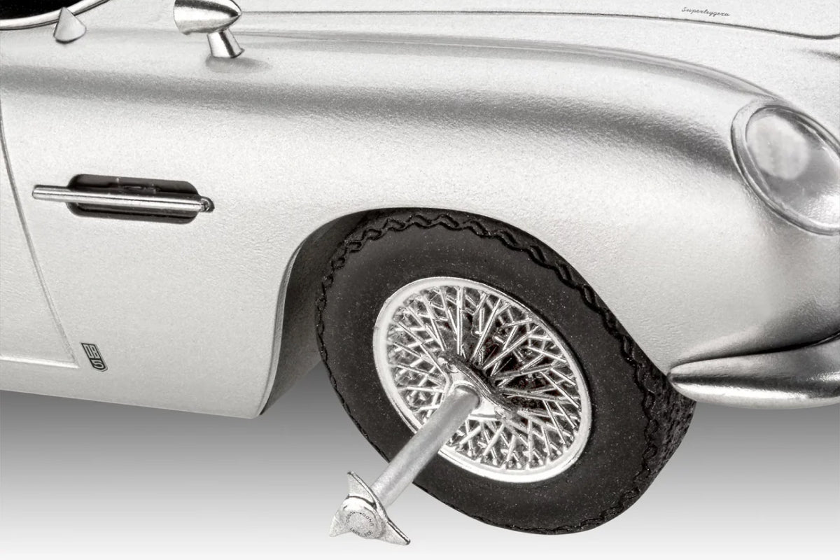 1:24 - James Bond "Goldfinger" / Aston Martin DB5 (Model Kit)