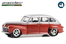 1947 Ford Fordor Super Deluxe (Silver Metallic over Red Two-Tone)