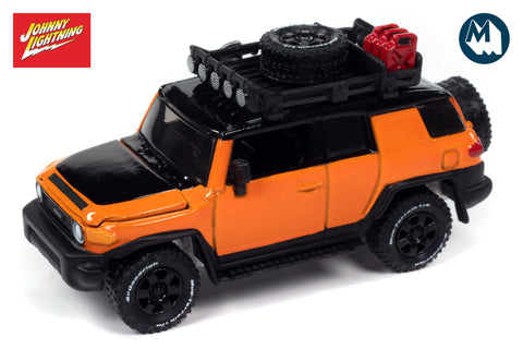 2007 Toyota FJ Cruiser / Off Road (Orange with Flat Black)