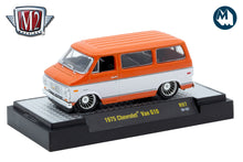 M2 Auto-Thentics 97 - 1975 Chevrolet Van G10