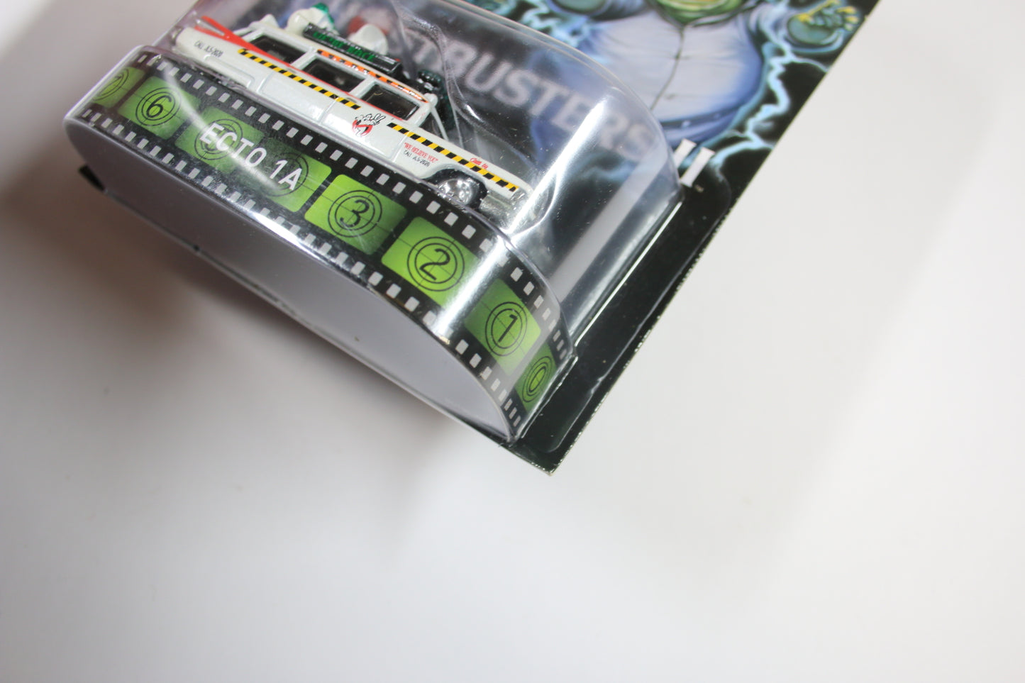 [Pre-owned] Hot Wheels Retro Entertainment 2014 Mix 6 / Ecto 1A - Ghostbusters II