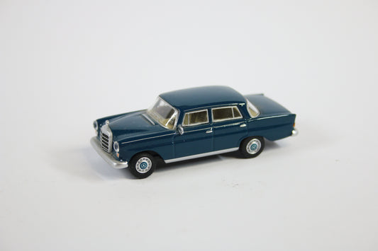 [Loose] Mercedes-Benz 200D (W110)
