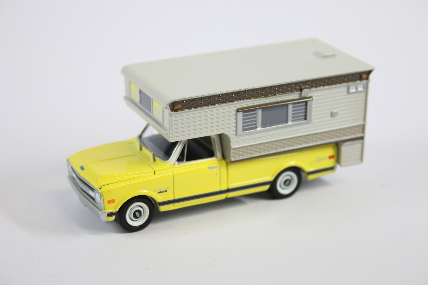 [Loose] 1970 Chevrolet C-10 with Large Camper