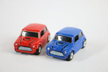 [Loose] Hot Wheels Retro Entertainment 2013 Mix 5&6 / The Italian Job - Morris Mini (Blue & Red)