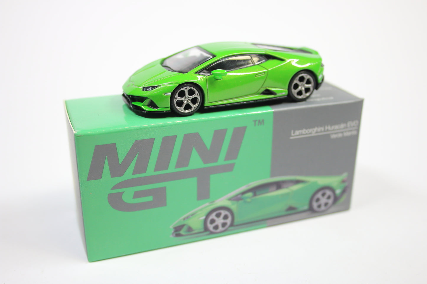 [Pre-owned] Mini GT #328 - Lamborghini Huracán EVO (Verde Mantis)